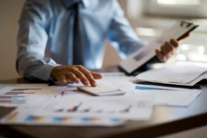 Guide to top finance jobs in USA 2025, including Finance Analyst, Investment Banking, Compliance, ESG, Blockchain, Tax, and Treasury roles