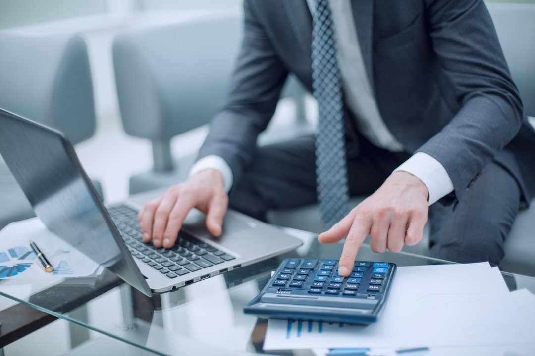 Finance professionals working in fintech startups in Dubai analyzing digital financial data