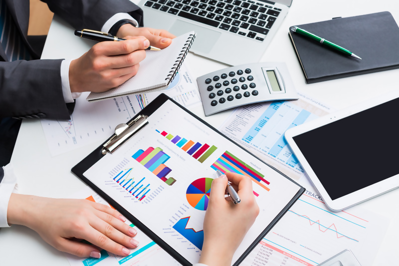 Finance professional in Saudi Arabia analyzing financial data and forecasting trends for career growth in 2025