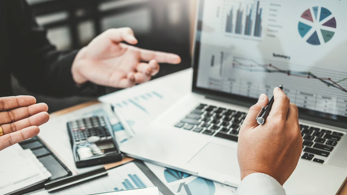 Finance professional preparing a job application for top finance roles in the USA