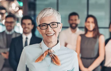 Finance professionals in Saudi Arabia exploring top companies hiring for finance and accounting roles in 2025.