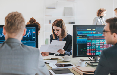 International professionals exploring finance jobs in Dubai, including Finance Analyst, Compliance, Investment Banking, ESG, and Blockchain roles, with high salary opportunities.