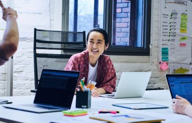 Finance professionals in the USA exploring top companies hiring for finance jobs in 2025 across banking, fintech, and corporate sectors.