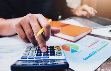 Overview of high-paying finance jobs in India 2025, including finance analyst, investment banking, compliance, ESG, blockchain, tax, and treasury roles