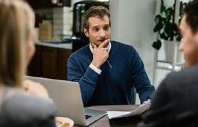 Career switcher learning skills for finance jobs in Dubai